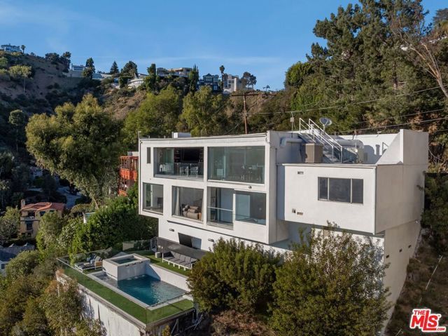 8620 Hillside Avenue, West Hollywood, CA 90069