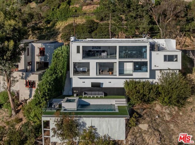 8620 Hillside Avenue, West Hollywood, CA 90069