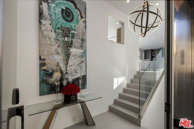 8620 Hillside Avenue, West Hollywood, CA 90069