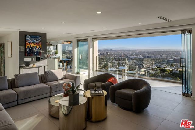 8620 Hillside Avenue, West Hollywood, CA 90069