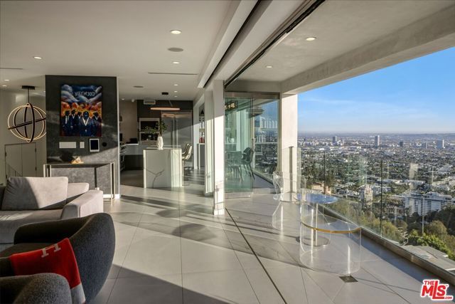 8620 Hillside Avenue, West Hollywood, CA 90069