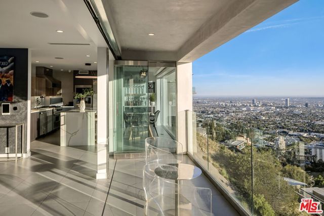 8620 Hillside Avenue, West Hollywood, CA 90069