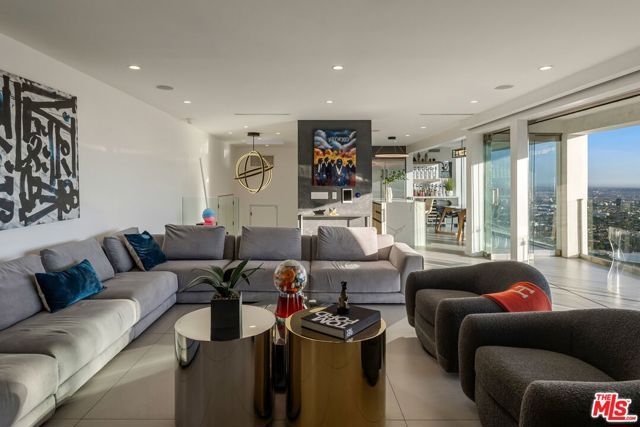 8620 Hillside Avenue, West Hollywood, CA 90069