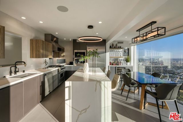 8620 Hillside Avenue, West Hollywood, CA 90069