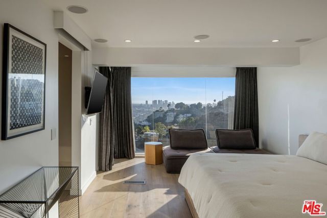 8620 Hillside Avenue, West Hollywood, CA 90069