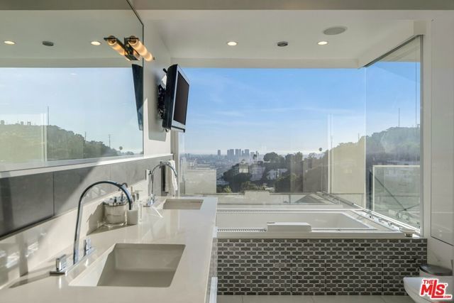 8620 Hillside Avenue, West Hollywood, CA 90069