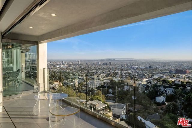 8620 Hillside Avenue, West Hollywood, CA 90069