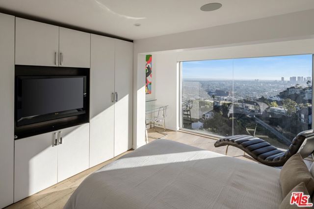 8620 Hillside Avenue, West Hollywood, CA 90069