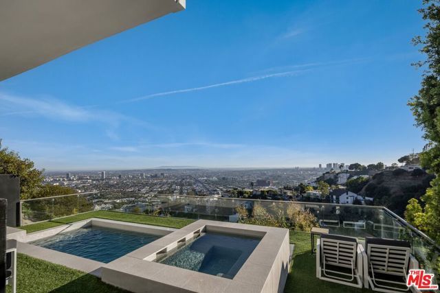 8620 Hillside Avenue, West Hollywood, CA 90069