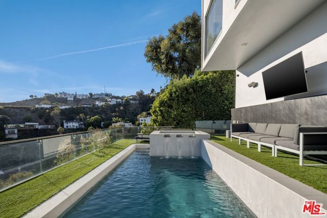 8620 Hillside Avenue, West Hollywood, CA 90069