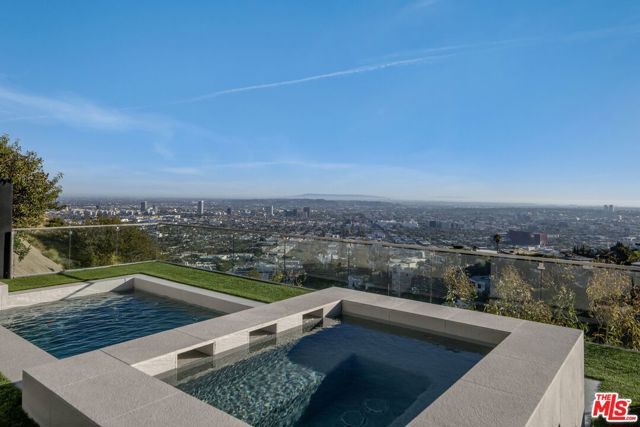 8620 Hillside Avenue, West Hollywood, CA 90069