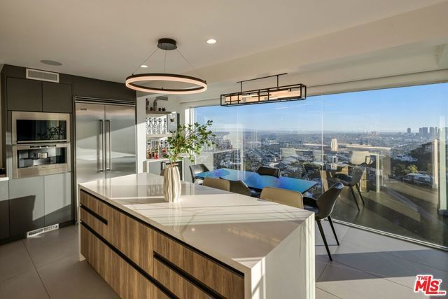 8620 Hillside Avenue, West Hollywood, CA 90069