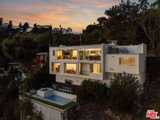 8620 Hillside Avenue, West Hollywood, CA 90069