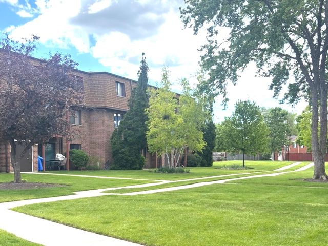 495 McHENRY Road 1B, Wheeling, IL 60090