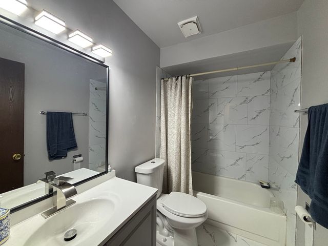 495 McHENRY Road 1B, Wheeling, IL 60090
