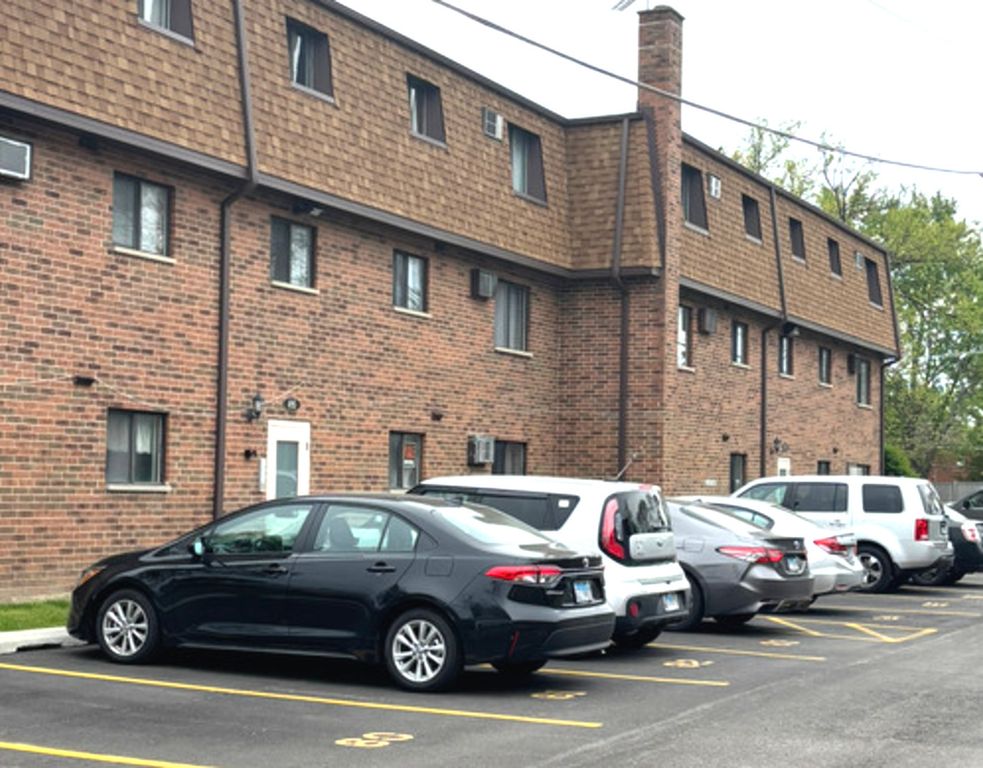 495 McHENRY Road 1B, Wheeling, IL 60090