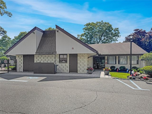 54 Strathmore Gate Drive, Stony Brook, NY 11790
