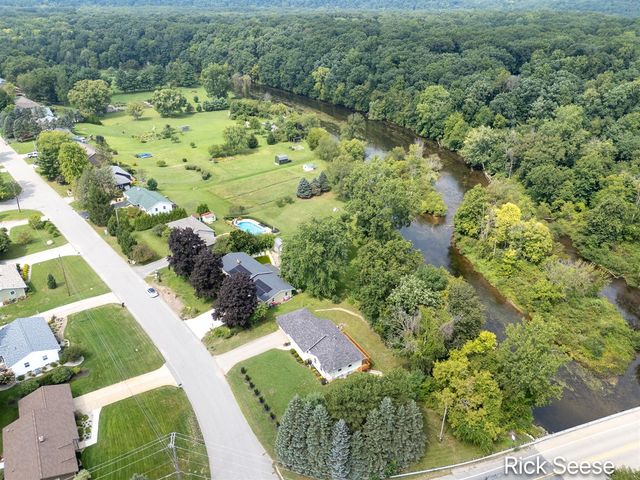 13535 Forest River Drive, Lowell, MI 49331