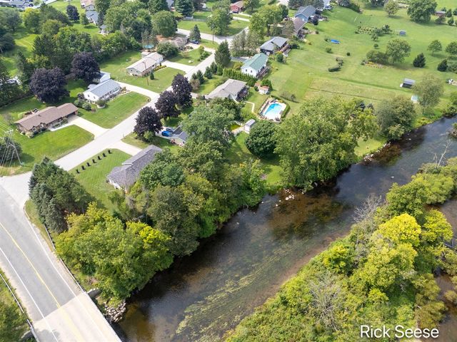 13535 Forest River Drive, Lowell, MI 49331