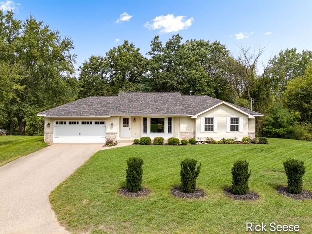 13535 Forest River Drive, Lowell, MI 49331