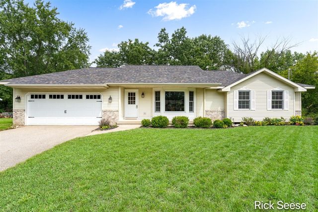 13535 Forest River Drive, Lowell, MI 49331