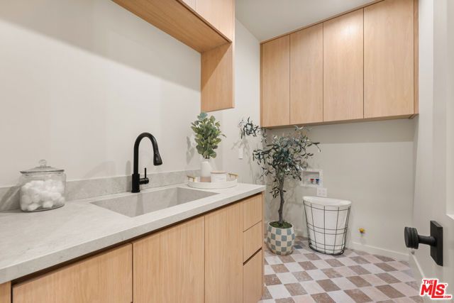 11746 La Maida Street, Valley Village, CA 91607