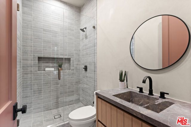 11746 La Maida Street, Valley Village, CA 91607