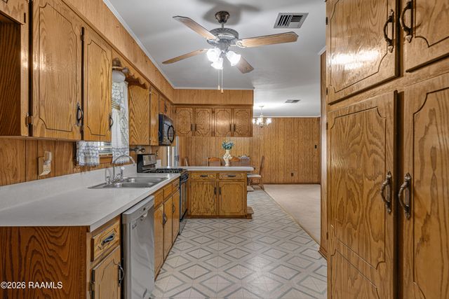 200 Cheyenne Circle, Scott, LA 70583