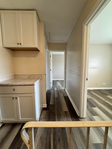 1303 Kingsbury Drive B, Hanover Park, IL 60133