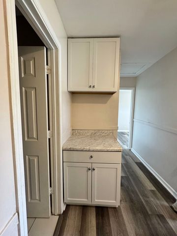1303 Kingsbury Drive B, Hanover Park, IL 60133