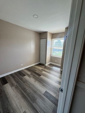 1303 Kingsbury Drive B, Hanover Park, IL 60133