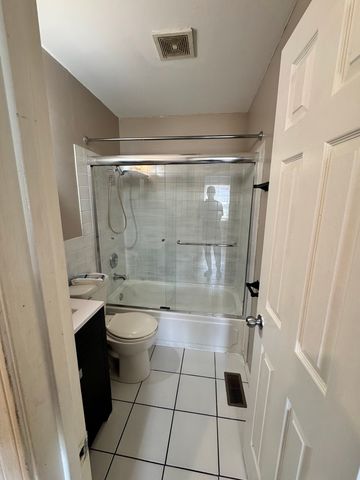 1303 Kingsbury Drive B, Hanover Park, IL 60133