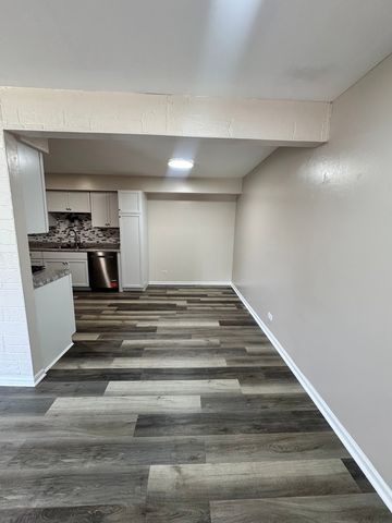 1303 Kingsbury Drive B, Hanover Park, IL 60133