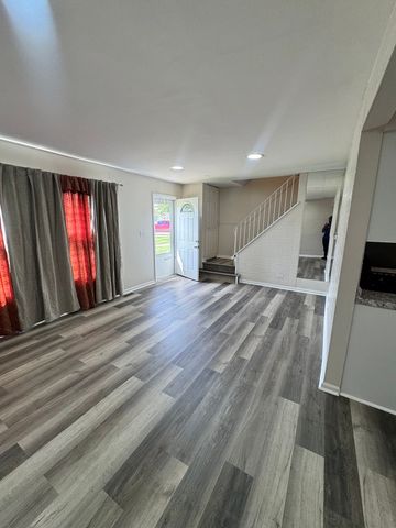 1303 Kingsbury Drive B, Hanover Park, IL 60133