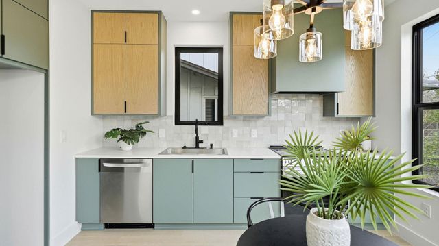 300 Lightsey RD 2, Austin, TX 78704