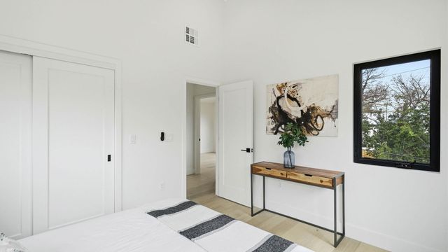 300 Lightsey RD 2, Austin, TX 78704