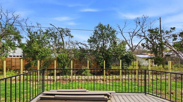 300 Lightsey RD 2, Austin, TX 78704