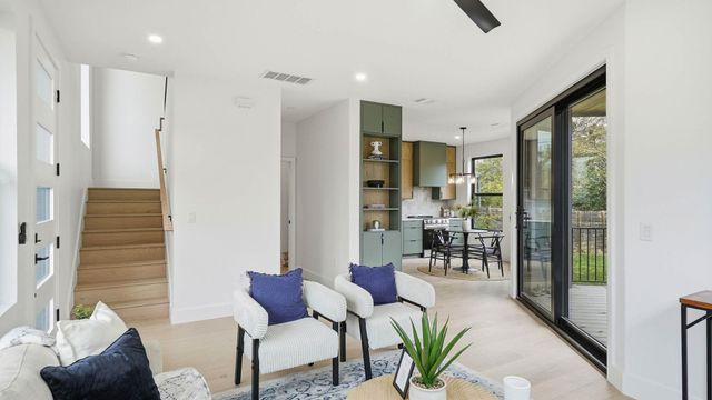 300 Lightsey RD 2, Austin, TX 78704