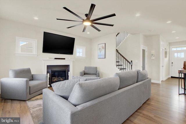 3828 COUNTRY DR, Dover, PA 17315