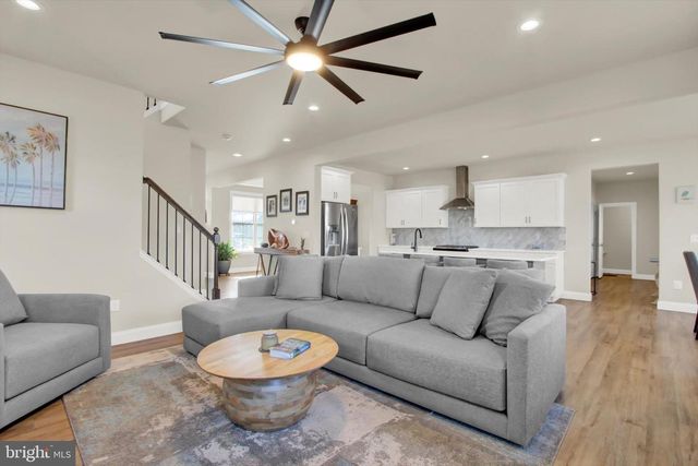 3828 COUNTRY DR, Dover, PA 17315