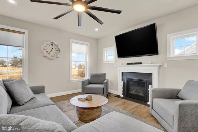 3828 COUNTRY DR, Dover, PA 17315