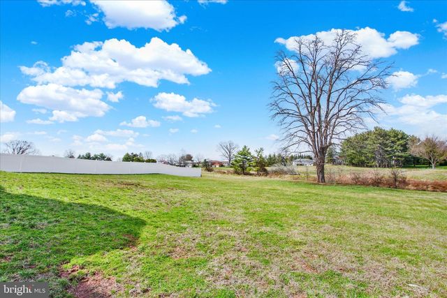 3828 COUNTRY DR, Dover, PA 17315