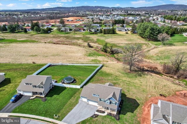 3828 COUNTRY DR, Dover, PA 17315