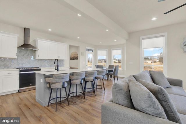 3828 COUNTRY DR, Dover, PA 17315