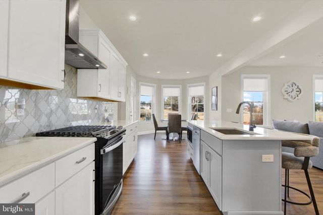 3828 COUNTRY DR, Dover, PA 17315