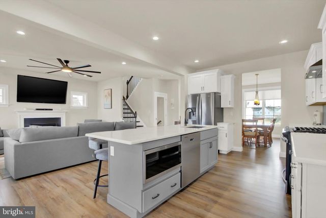 3828 COUNTRY DR, Dover, PA 17315