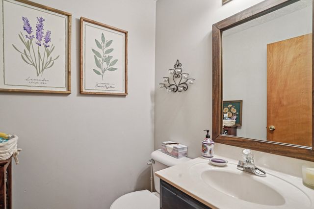 747 Lone Oak Dr, Pegram, TN 37143