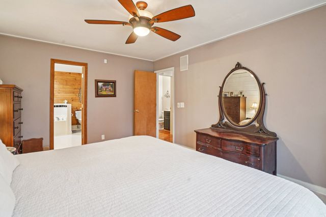 747 Lone Oak Dr, Pegram, TN 37143