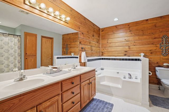 747 Lone Oak Dr, Pegram, TN 37143