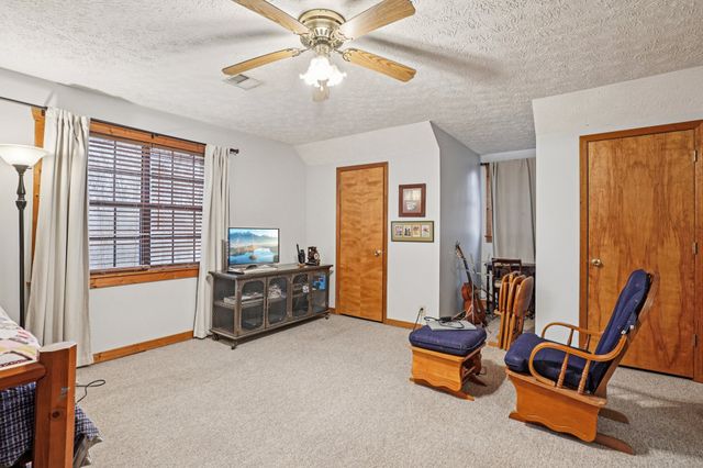 747 Lone Oak Dr, Pegram, TN 37143